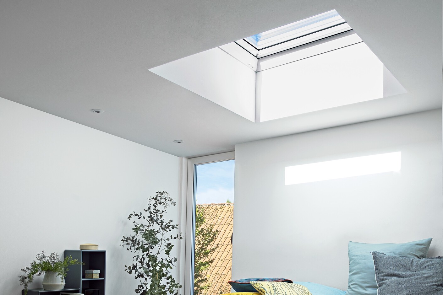 Flat roof window