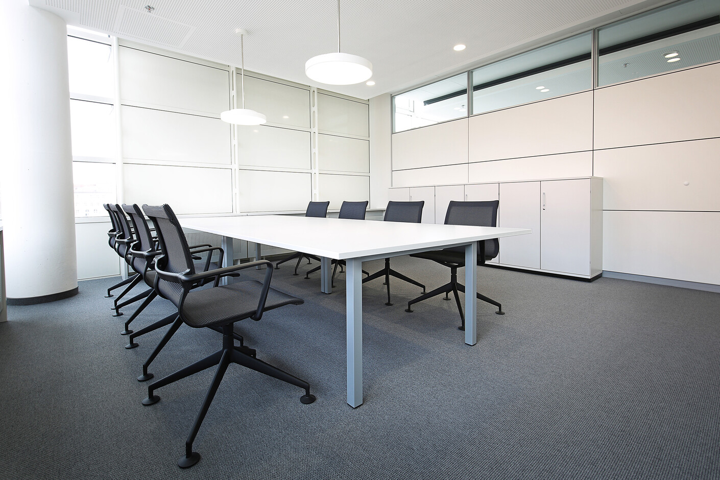 pinatec conference table