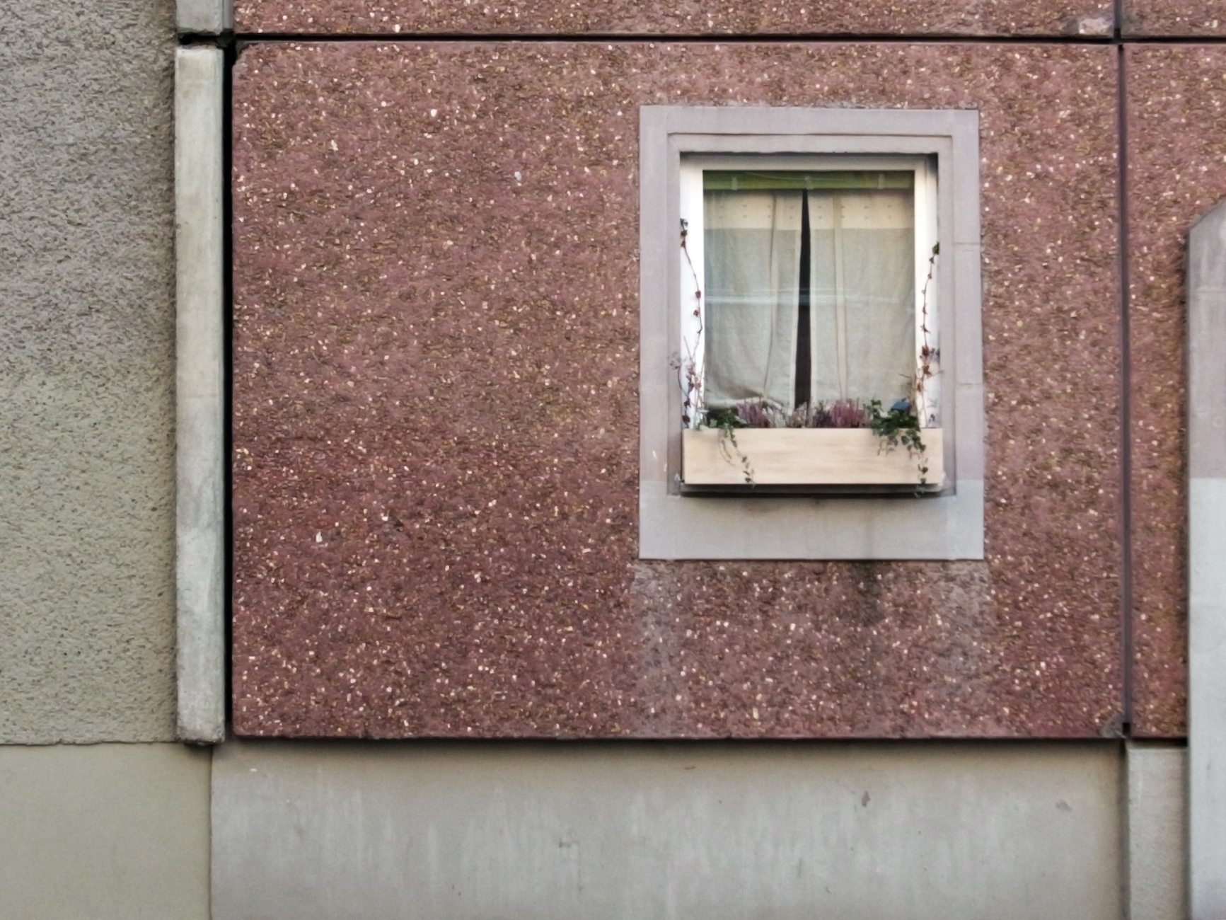 Andrea Pichls series "Bau auf, Bau auf" (2010-2017) is also part of the exhibition at Schloss Biesdorf.