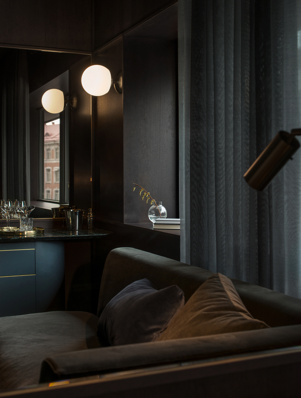 Universal Design Studio combined for the interior design marble, steel and granite with natural wood and natural leather.