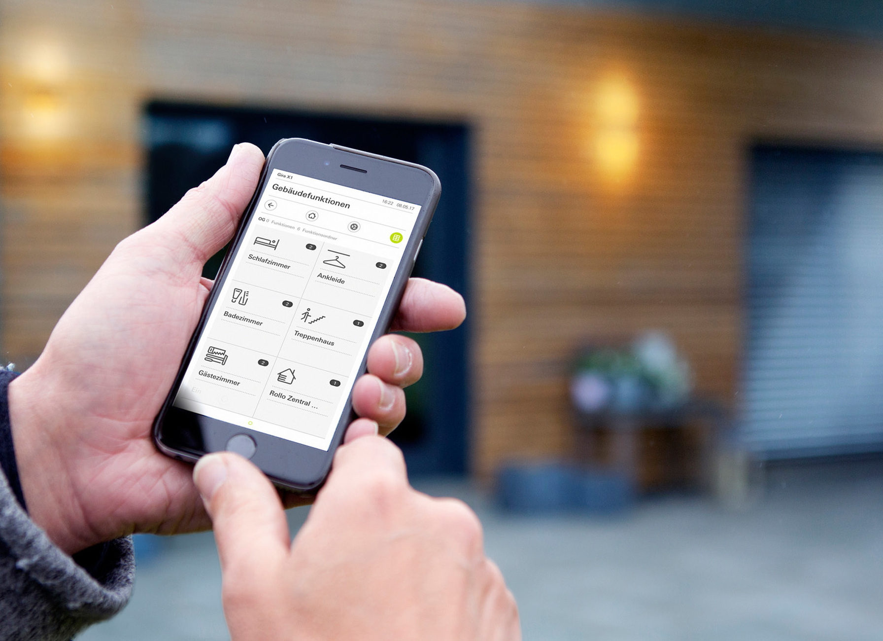 The occupants use a Gira X1 server as the central operating unit. It can be operated either directly via the touchscreen, the Gira G1, or via an app.