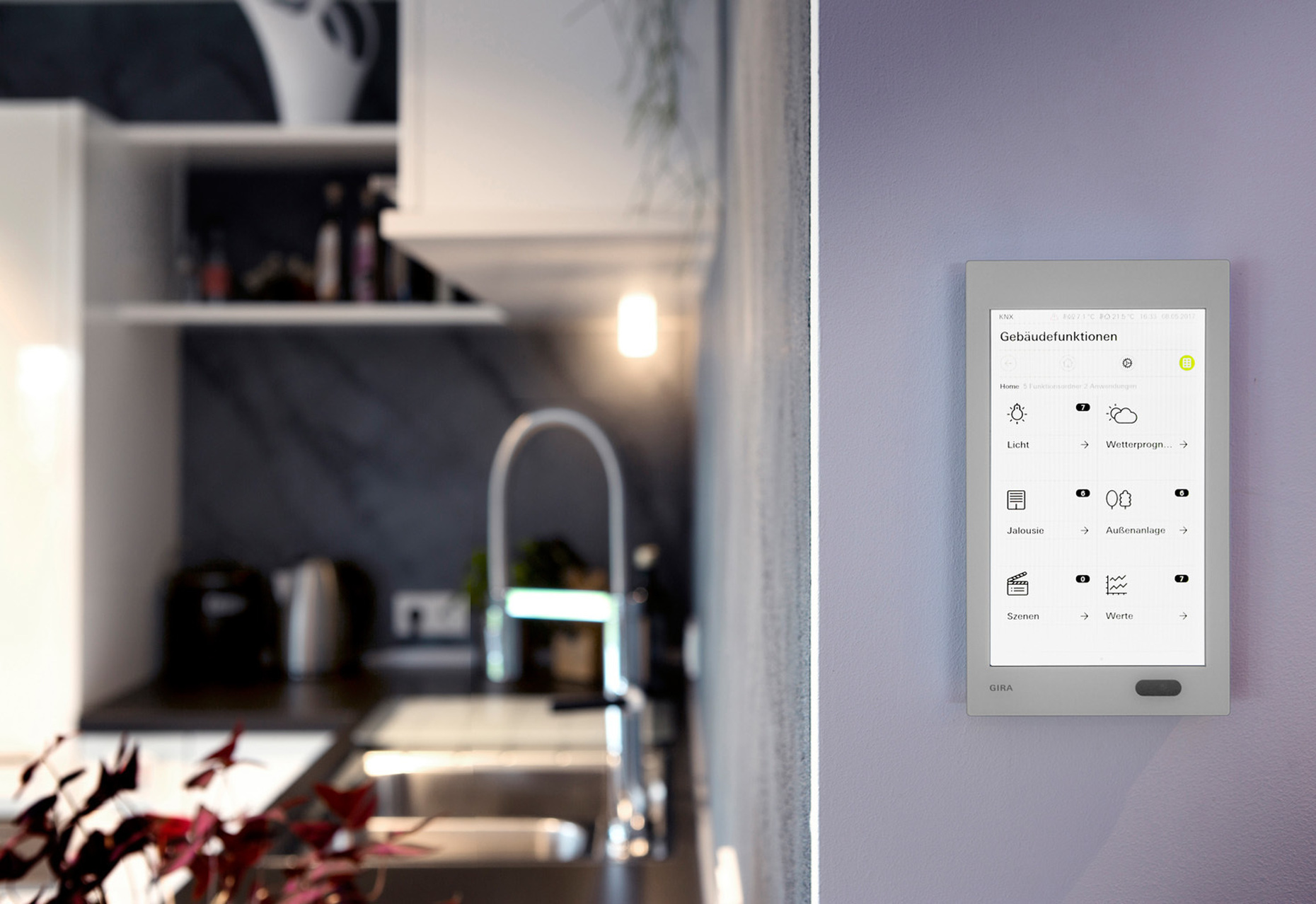 The temperatures, heating times, sound systems and complex lighting scenarios can be programmed and activated individually for each room.