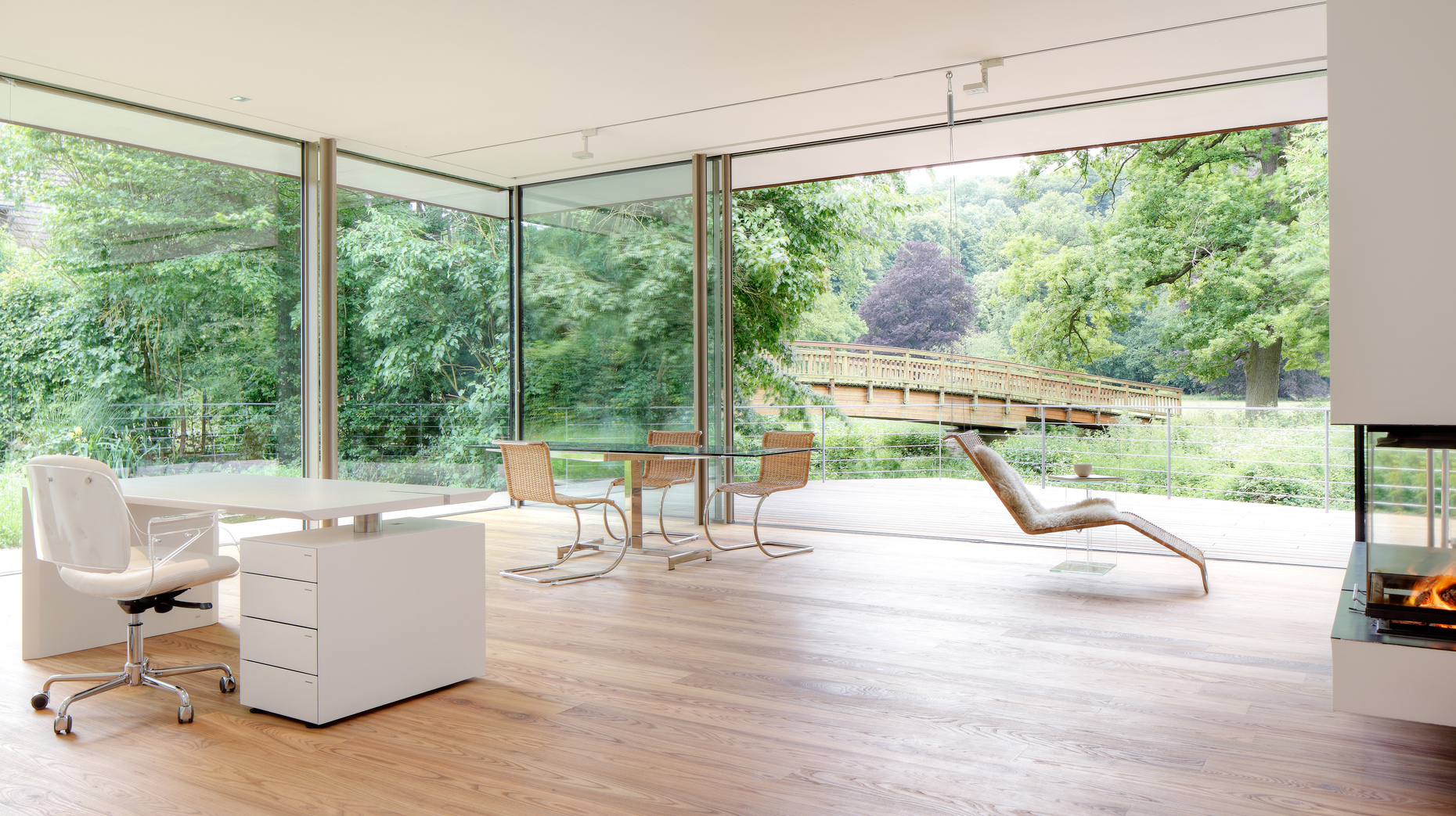 From the “M-Desk” with its container base on one side there’s a free view out through the sliding French windows of the landscaped park outside.