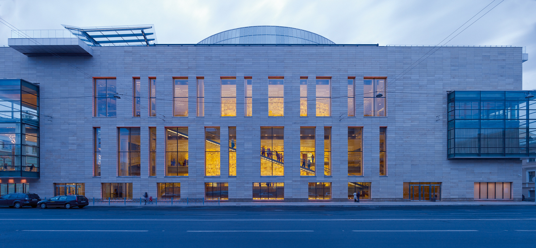 Decidedly unlike the predecessor building, the design the Canadian architects came up with is plain and clean-lined in outer appearance.