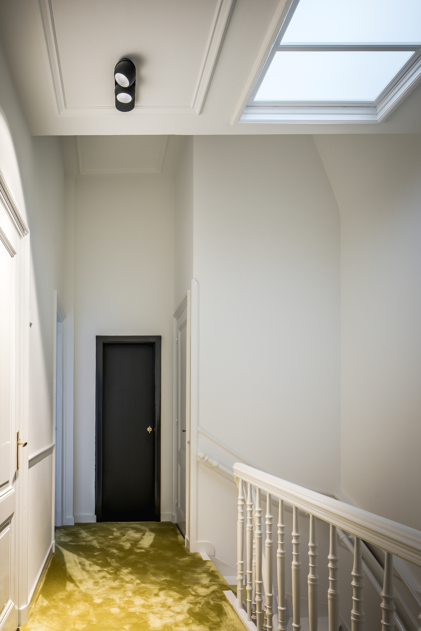 The luminaire “Marbul” also provides a great deal of flexibility with its spherical light units mounted on a elegant streamlined gearhouse.