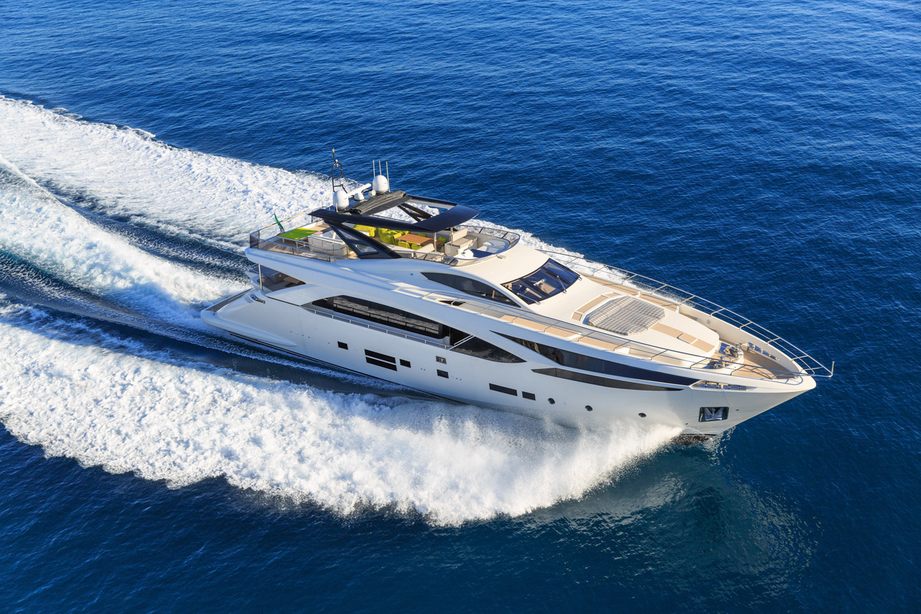 The “Amer Cento Quad” by the Amer Yachts/ Gruppo Permare, received last year the “Most Innovative Yacht of the year” at the Cannes Yachting Festival.