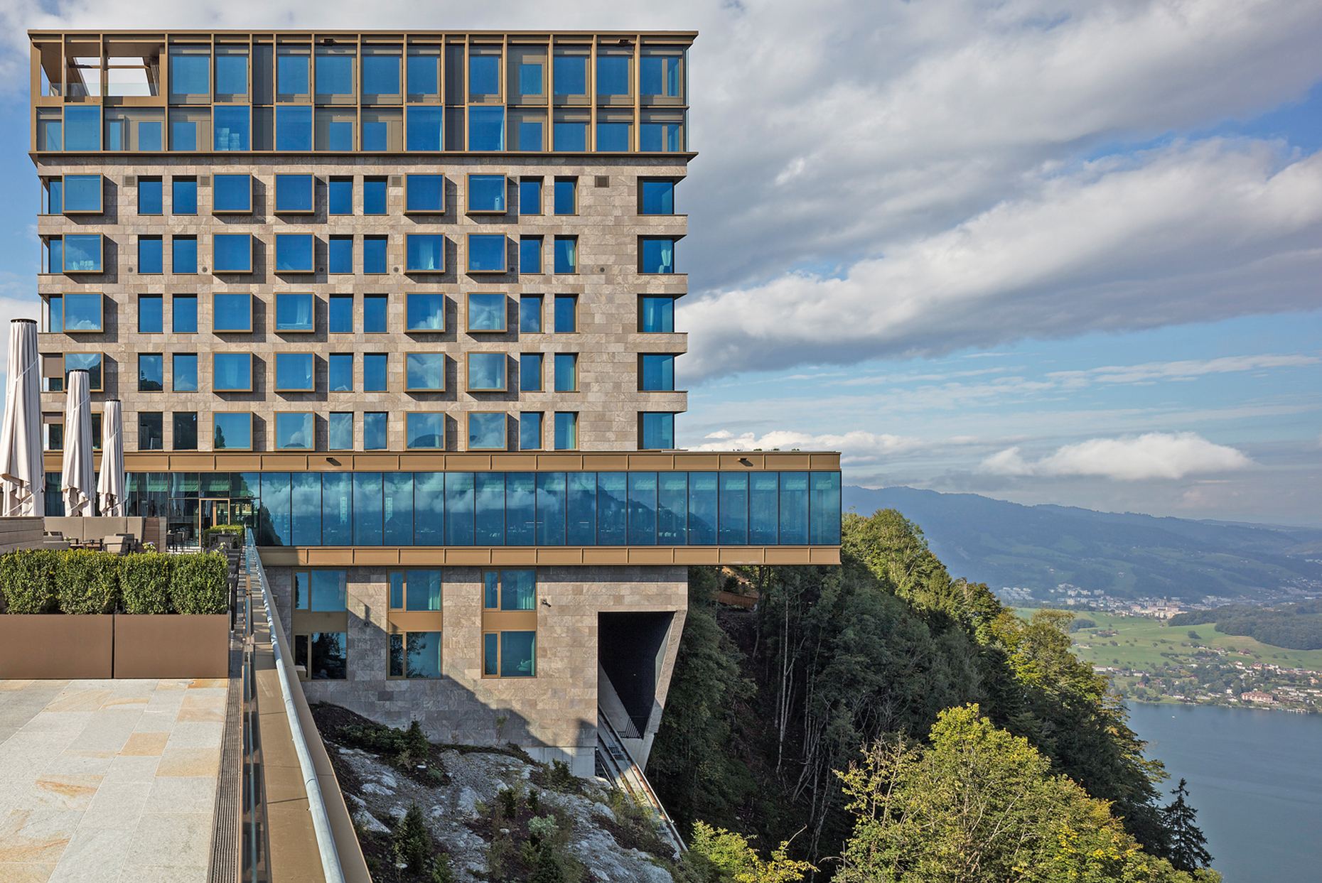 The recently opened Bürgenstock Hotel is situated on the steep slopes of the Bürgenstock mountain.