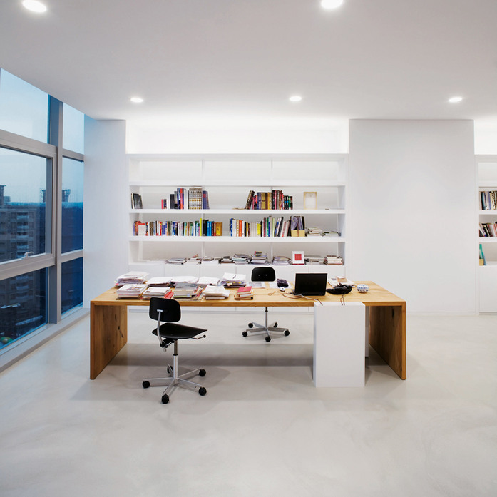 FL09 Office CEO 1 RZ