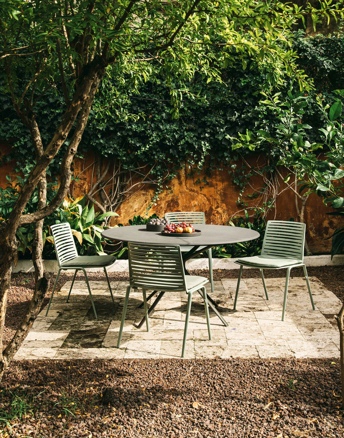 Round Table With Natural Stone Top