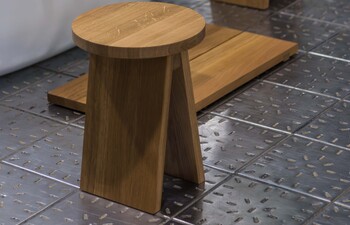 EK01 stool