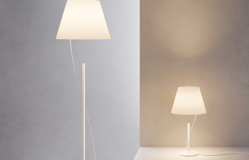 Hover floor lamp