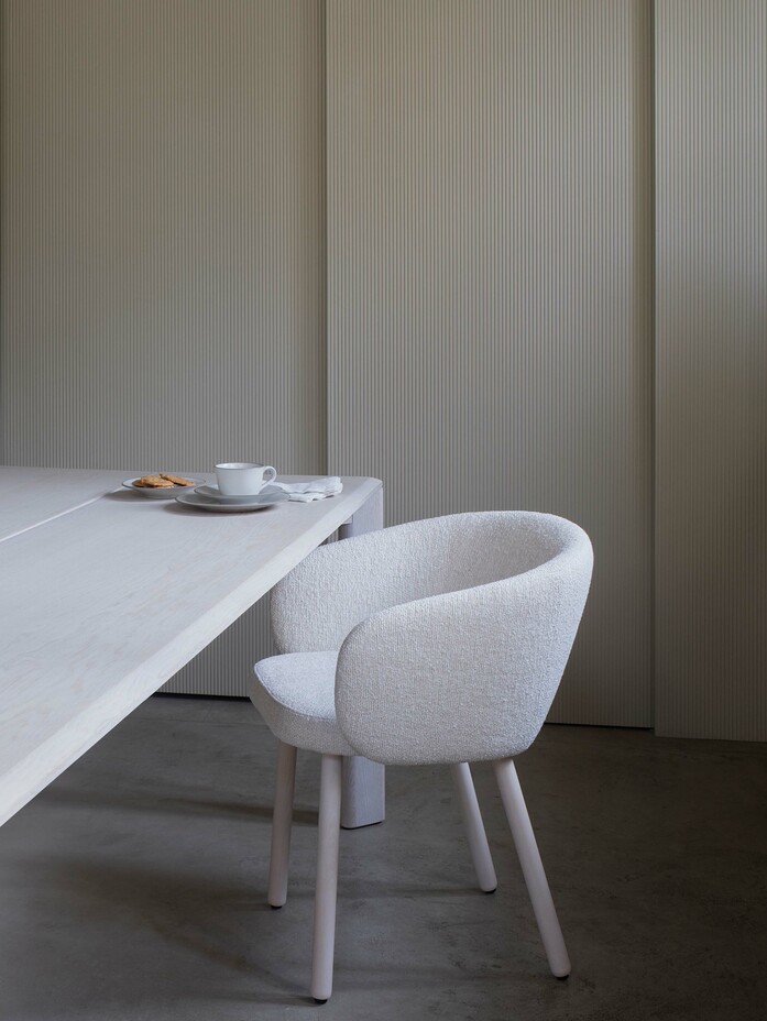 Huma armchair mario ruiz handmade furniture indoor 05